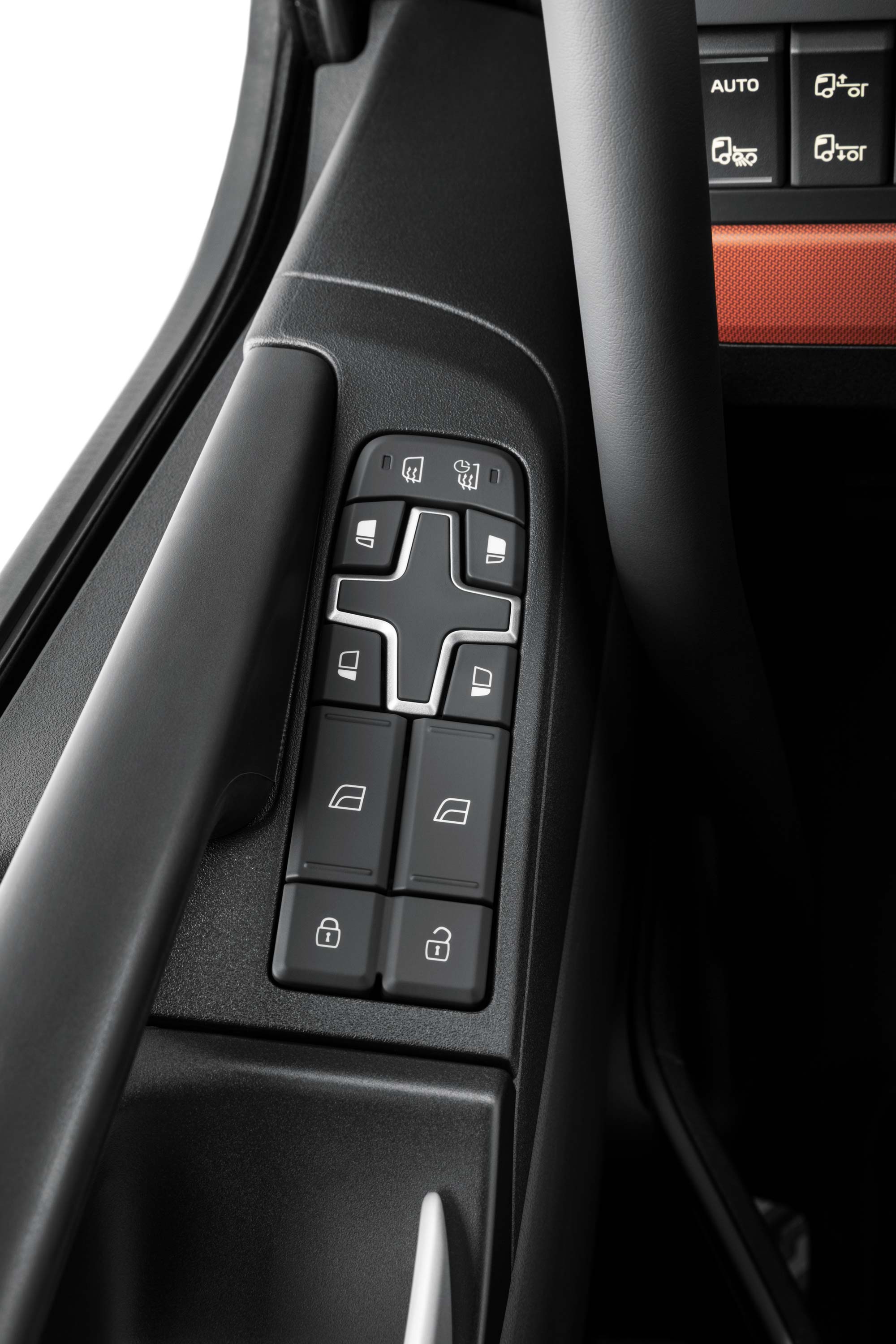 Controls integrated in the Volvo FH16 interior to facilitate easy access.